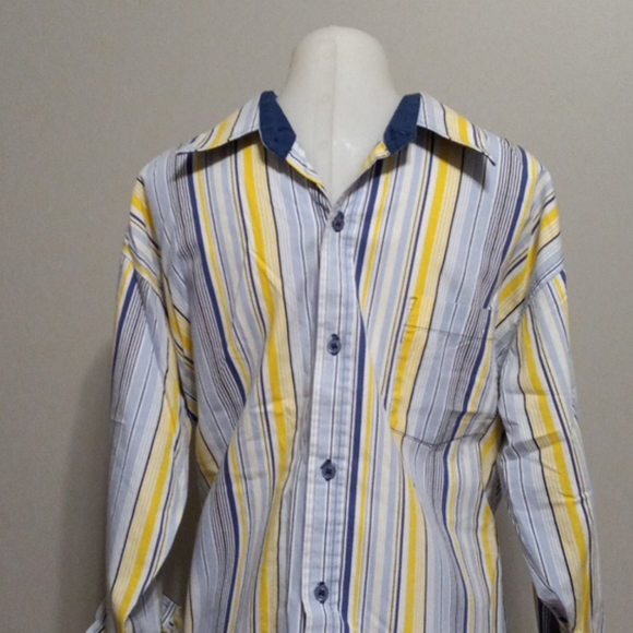 Button down shirt - Picture 2 of 3